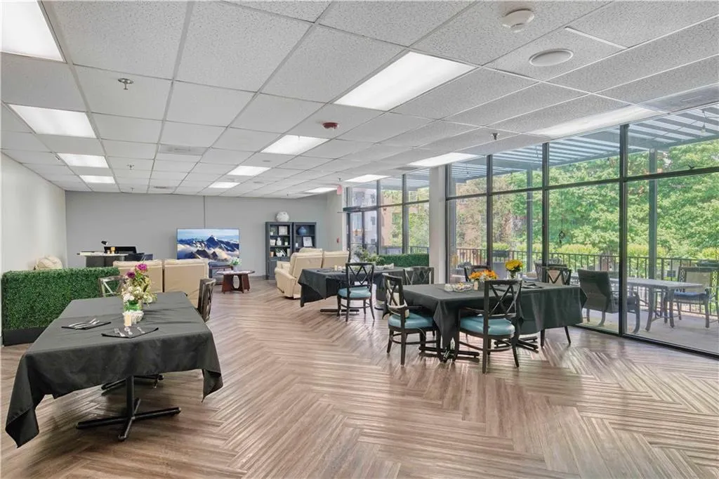 300 Johnson Ferry Road Unit B406, Atlanta, Georgia 30328, 2 Bedrooms Bedrooms, ,2 BathroomsBathrooms,Residential,For Sale,300 Johnson Ferry Road Unit B406,7761285