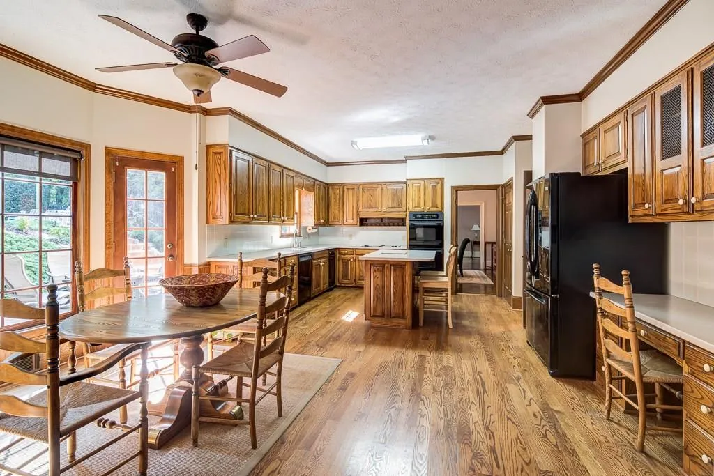 675 Bittersweet Trail, Sandy Springs, Georgia 30350, 6 Bedrooms Bedrooms, ,5 BathroomsBathrooms,Residential,Sold,675 Bittersweet Trail,5968123