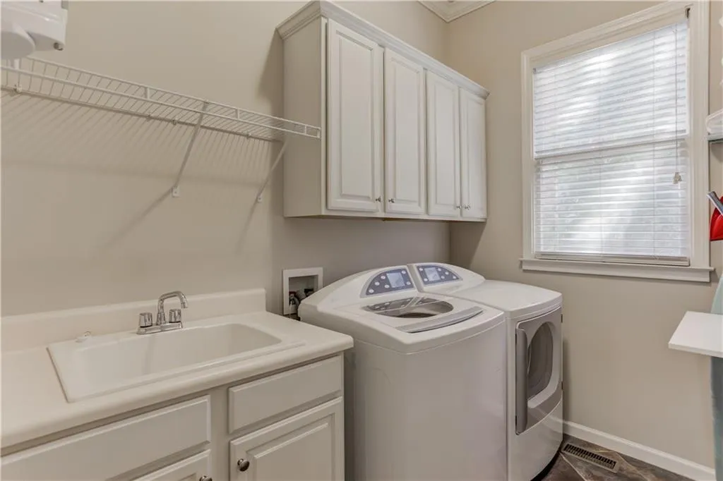 875 Glengate Place, Sandy Springs, Georgia 30328, 6 Bedrooms Bedrooms, ,6 BathroomsBathrooms,Residential,Sold,875 Glengate Place,5994126