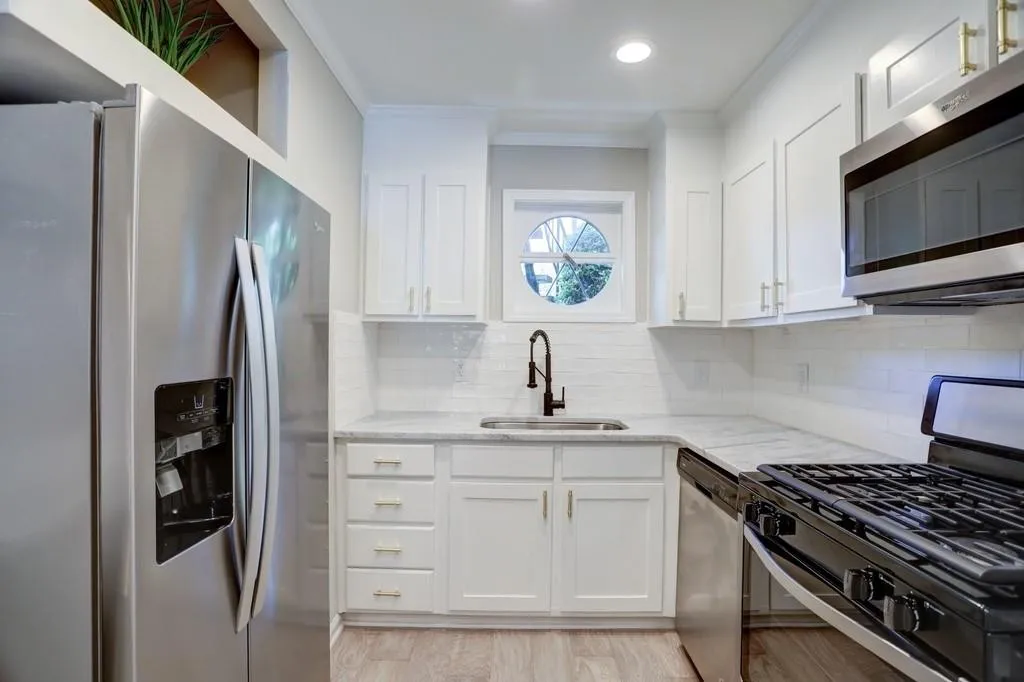 5400 Roswell Road Unit P8, Atlanta, Georgia 30342, 2 Bedrooms Bedrooms, ,1 BathroomBathrooms,Residential,Sold,5400 Roswell Road Unit P8,6552857