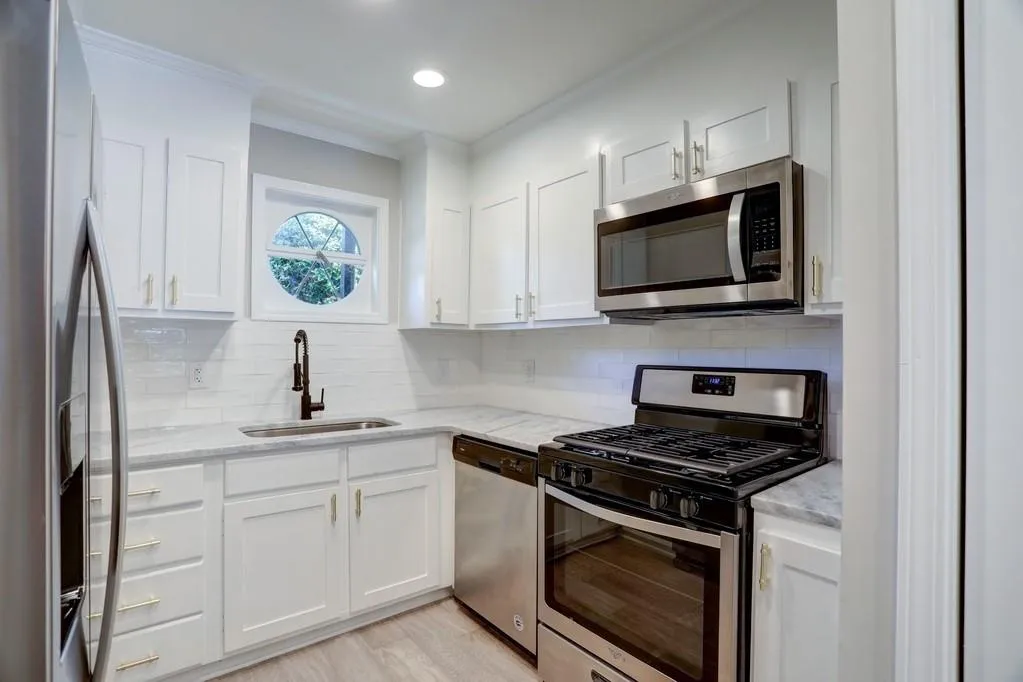 5400 Roswell Road Unit P8, Atlanta, Georgia 30342, 2 Bedrooms Bedrooms, ,1 BathroomBathrooms,Residential,Sold,5400 Roswell Road Unit P8,6552857