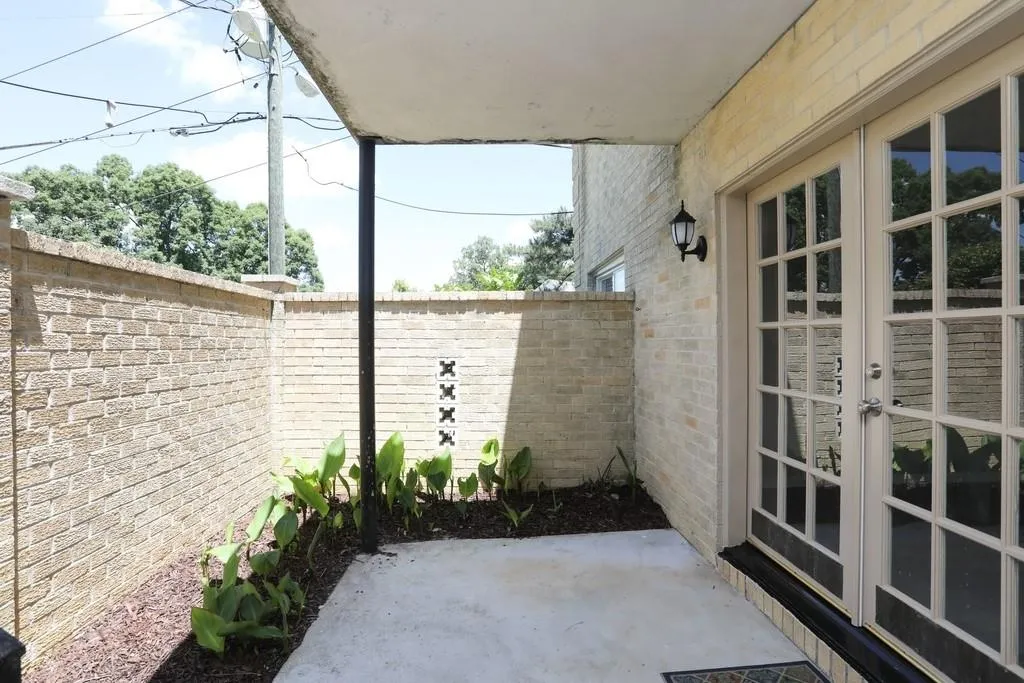 5400 Roswell Road Unit P8, Atlanta, Georgia 30342, 2 Bedrooms Bedrooms, ,1 BathroomBathrooms,Residential,Sold,5400 Roswell Road Unit P8,6552857