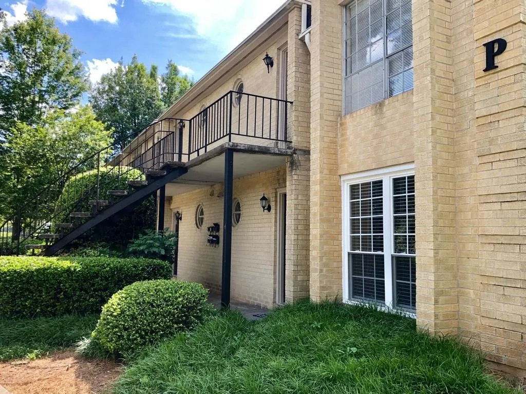 5400 Roswell Road Unit P8, Atlanta, Georgia 30342, 2 Bedrooms Bedrooms, ,1 BathroomBathrooms,Residential,Sold,5400 Roswell Road Unit P8,6552857