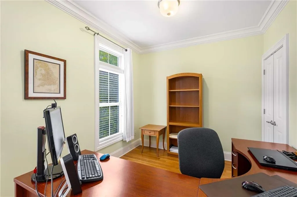 Large bonus room on the main!