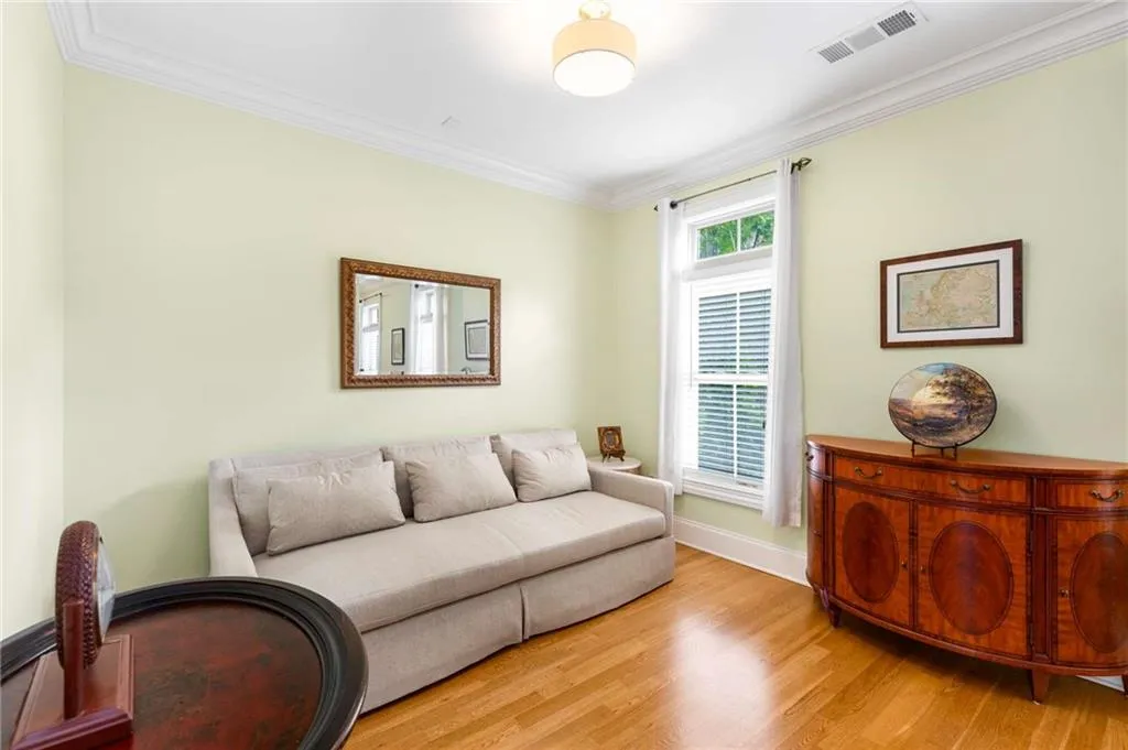 Large bonus room on the main!