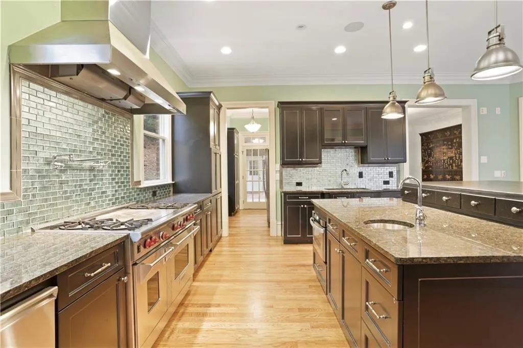 140 Jett Forest Court, Sandy Springs, Georgia 30327, 6 Bedrooms Bedrooms, ,5 BathroomsBathrooms,Residential,Sold,140 Jett Forest Court,6678021