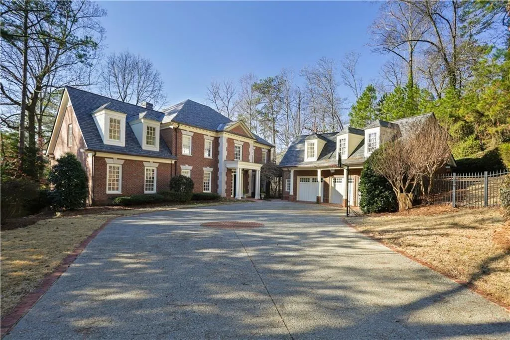 140 Jett Forest Court, Sandy Springs, Georgia 30327, 6 Bedrooms Bedrooms, ,5 BathroomsBathrooms,Residential,Sold,140 Jett Forest Court,6678021