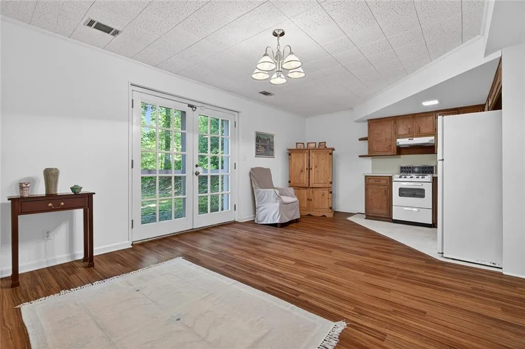 Sandy Springs, Georgia 30328, 5 Bedrooms Bedrooms, ,3 BathroomsBathrooms,Residential,For Sale,7761056