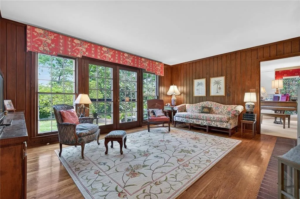 Sandy Springs, Georgia 30328, 5 Bedrooms Bedrooms, ,3 BathroomsBathrooms,Residential,For Sale,7761056