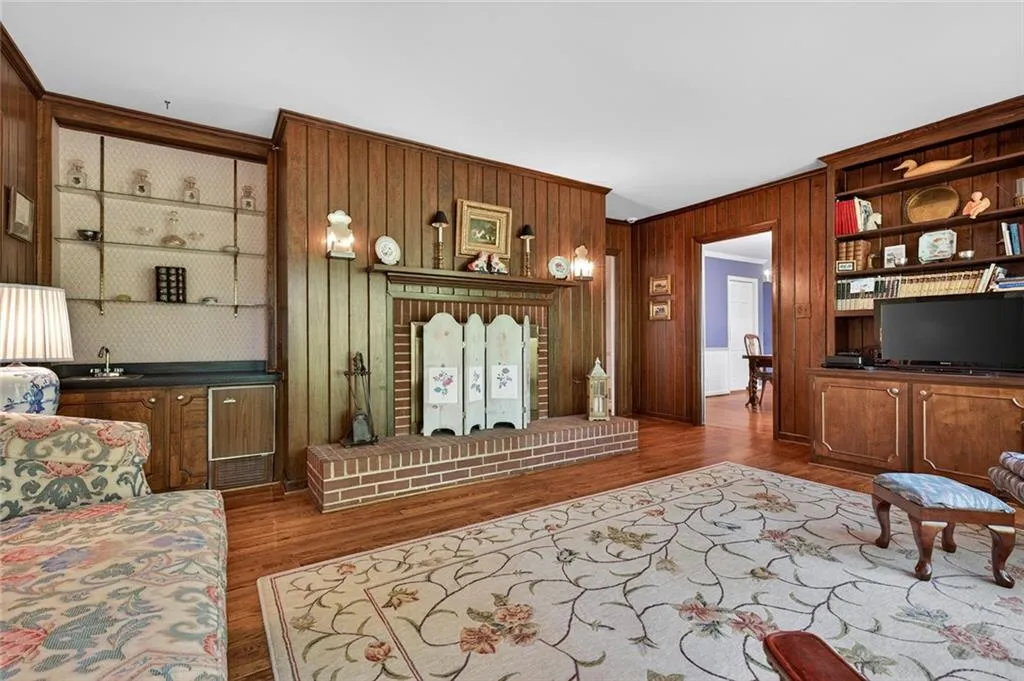 Sandy Springs, Georgia 30328, 5 Bedrooms Bedrooms, ,3 BathroomsBathrooms,Residential,For Sale,7761056