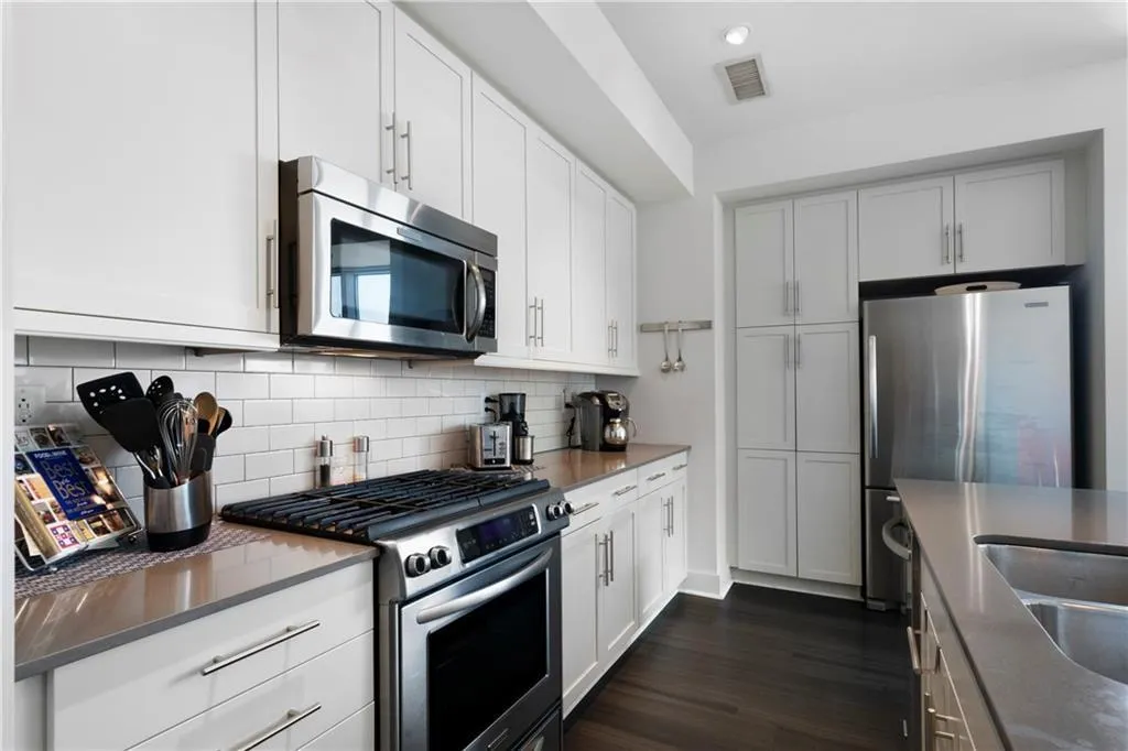 1100 Howell Mill Road Nw Unit 708, Atlanta, Georgia 30318, 2 Bedrooms Bedrooms, ,2 BathroomsBathrooms,Residential,For Sale,1100 Howell Mill Road Nw Unit 708,7529349