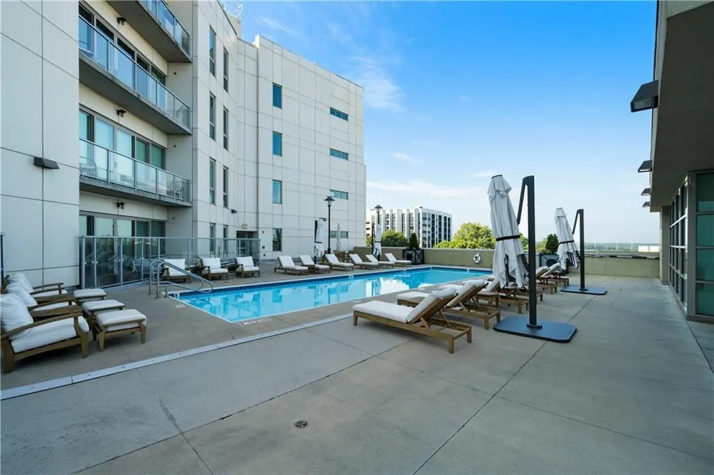 1100 Howell Mill Road Nw Unit 708, Atlanta, Georgia 30318, 3 Bedrooms Bedrooms, ,2 BathroomsBathrooms,Residential,For Sale,1100 Howell Mill Road Nw Unit 708,7529349