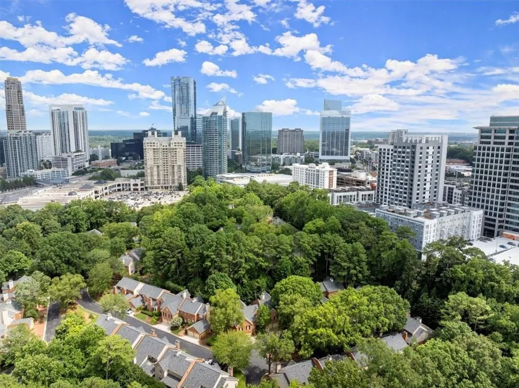 40 Ivy Chase Ne, Atlanta, Georgia 30342, 3 Bedrooms Bedrooms, ,2 BathroomsBathrooms,Residential,For Sale,40 Ivy Chase Ne,7578326