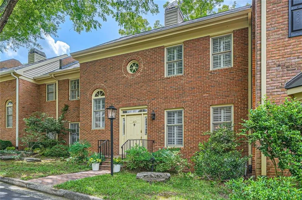 40 Ivy Chase Ne, Atlanta, Georgia 30342, 3 Bedrooms Bedrooms, ,2 BathroomsBathrooms,Residential,For Sale,40 Ivy Chase Ne,7578326