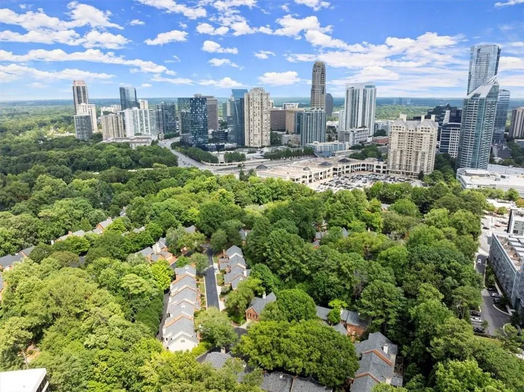 40 Ivy Chase Ne, Atlanta, Georgia 30342, 3 Bedrooms Bedrooms, ,2 BathroomsBathrooms,Residential,For Sale,40 Ivy Chase Ne,7578326