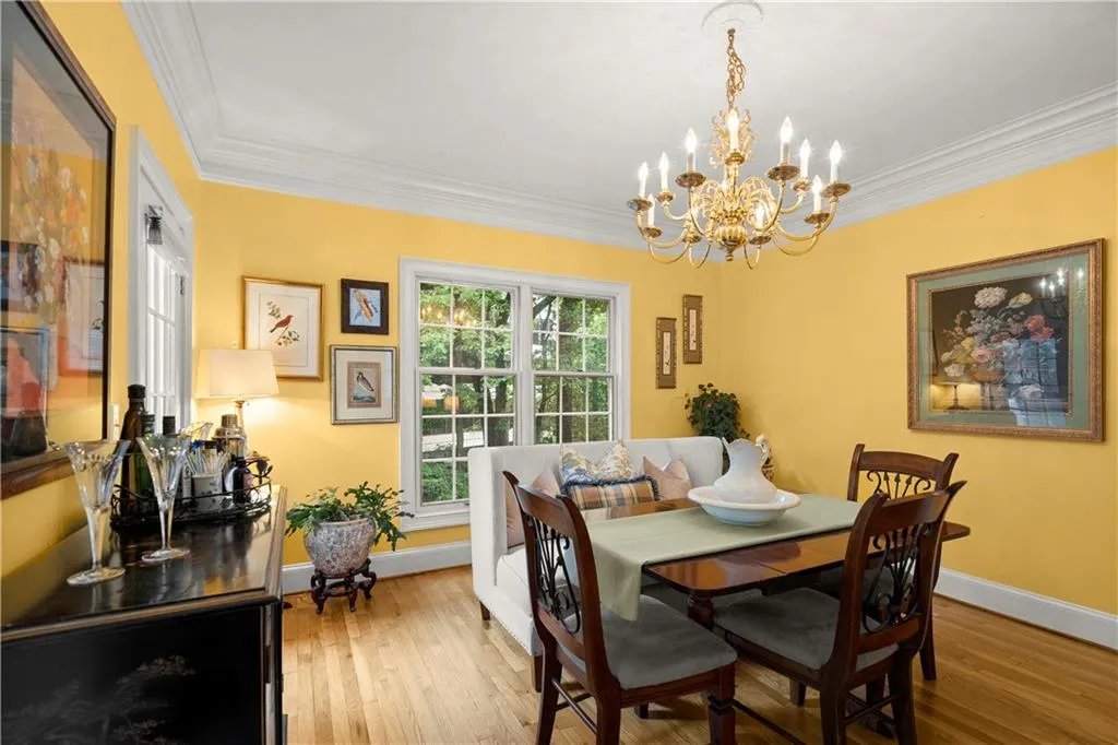 40 Ivy Chase Ne, Atlanta, Georgia 30342, 3 Bedrooms Bedrooms, ,2 BathroomsBathrooms,Residential,For Sale,40 Ivy Chase Ne,7578326