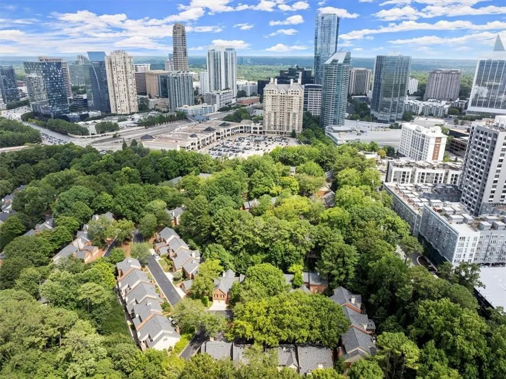 40 Ivy Chase Ne, Atlanta, Georgia 30342, 3 Bedrooms Bedrooms, ,2 BathroomsBathrooms,Residential,For Sale,40 Ivy Chase Ne,7578326