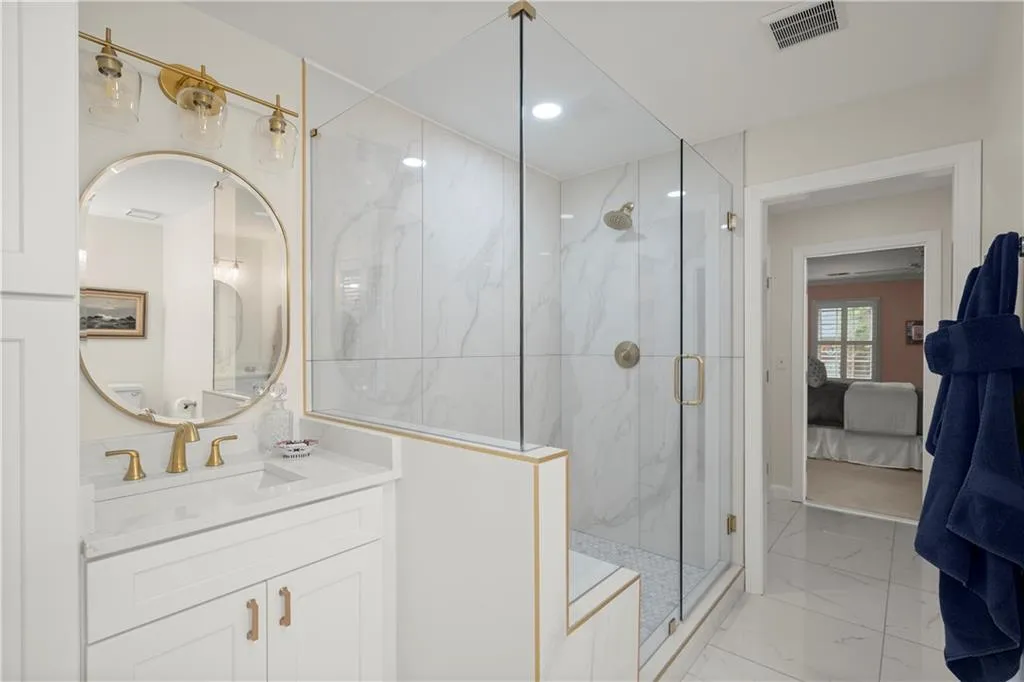 NEWLY RENOVATED PRIMARY BATHROOM!