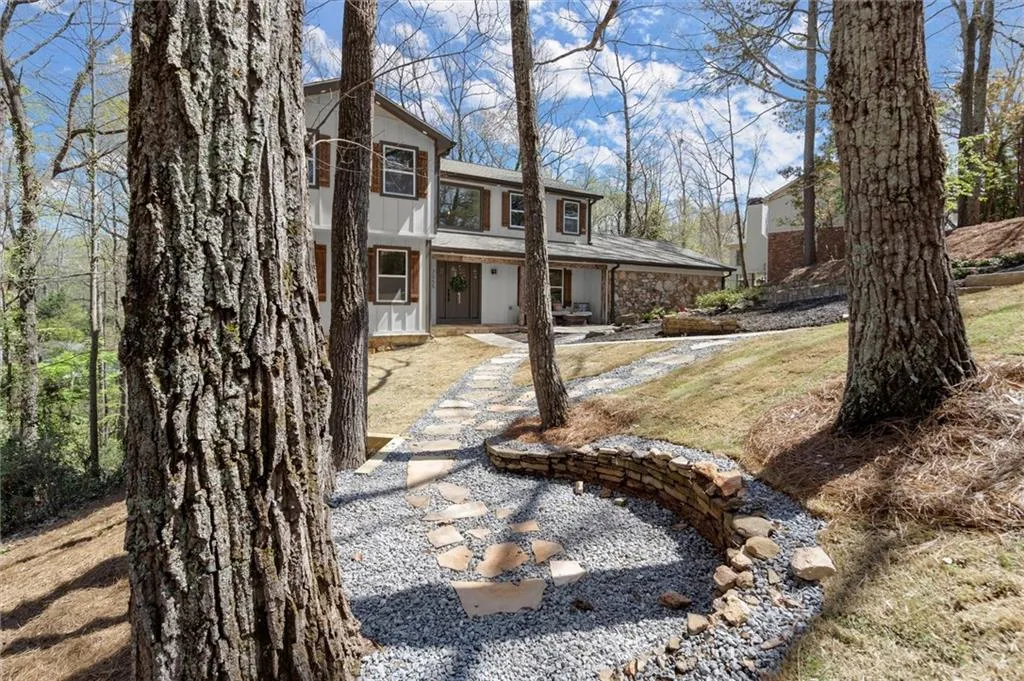 7055 Hunters Branch Drive, Atlanta, Georgia 30328, 6 Bedrooms Bedrooms, ,5 BathroomsBathrooms,Residential,Sold,7055 Hunters Branch Drive,7542957