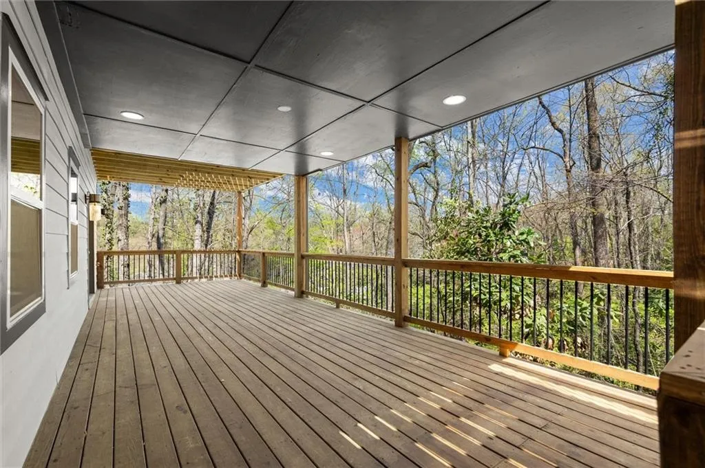7055 Hunters Branch Drive, Atlanta, Georgia 30328, 6 Bedrooms Bedrooms, ,5 BathroomsBathrooms,Residential,Sold,7055 Hunters Branch Drive,7542957