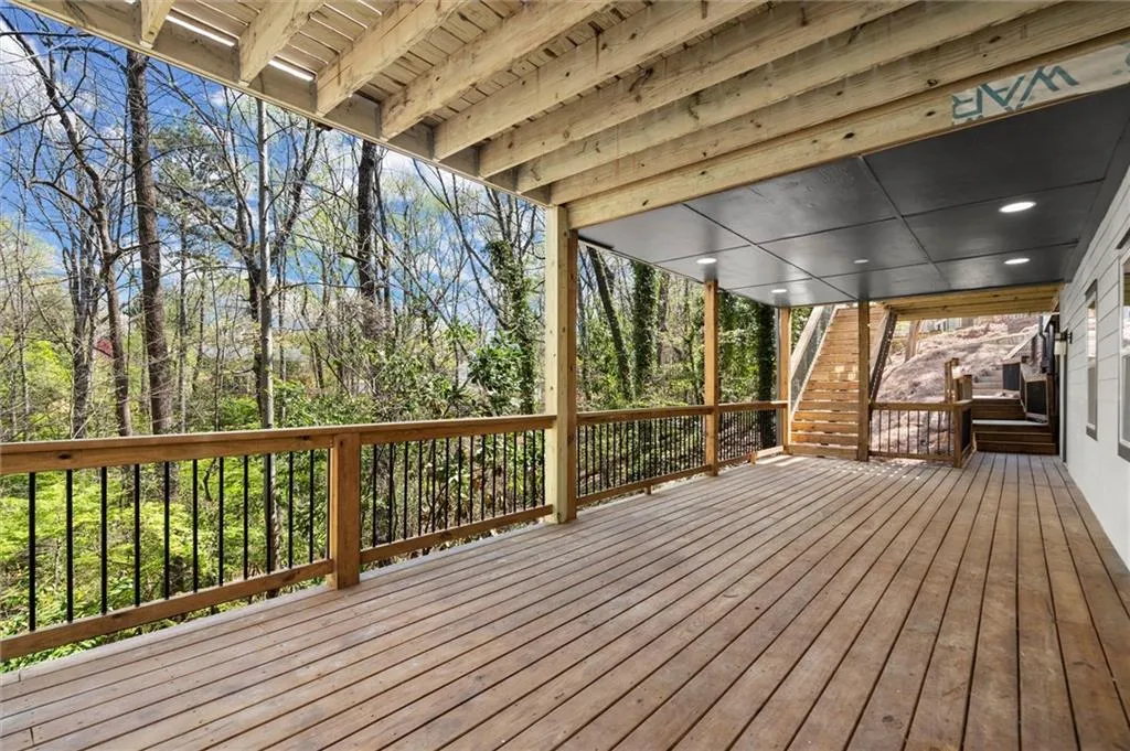 7055 Hunters Branch Drive, Atlanta, Georgia 30328, 6 Bedrooms Bedrooms, ,5 BathroomsBathrooms,Residential,Sold,7055 Hunters Branch Drive,7542957