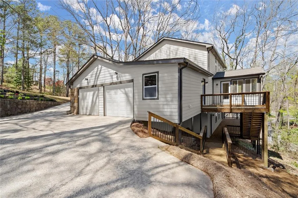 7055 Hunters Branch Drive, Atlanta, Georgia 30328, 6 Bedrooms Bedrooms, ,5 BathroomsBathrooms,Residential,Sold,7055 Hunters Branch Drive,7542957