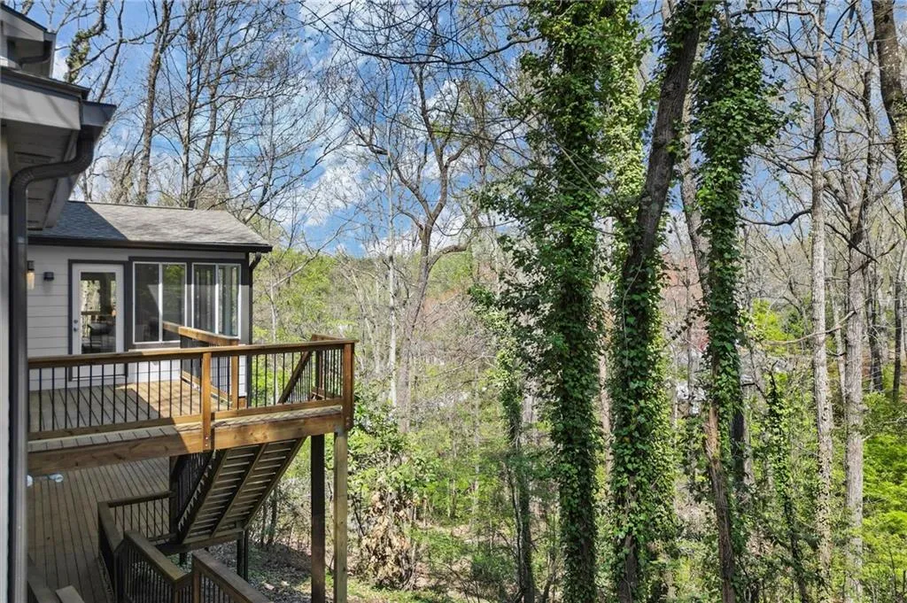 7055 Hunters Branch Drive, Atlanta, Georgia 30328, 6 Bedrooms Bedrooms, ,5 BathroomsBathrooms,Residential,Sold,7055 Hunters Branch Drive,7542957