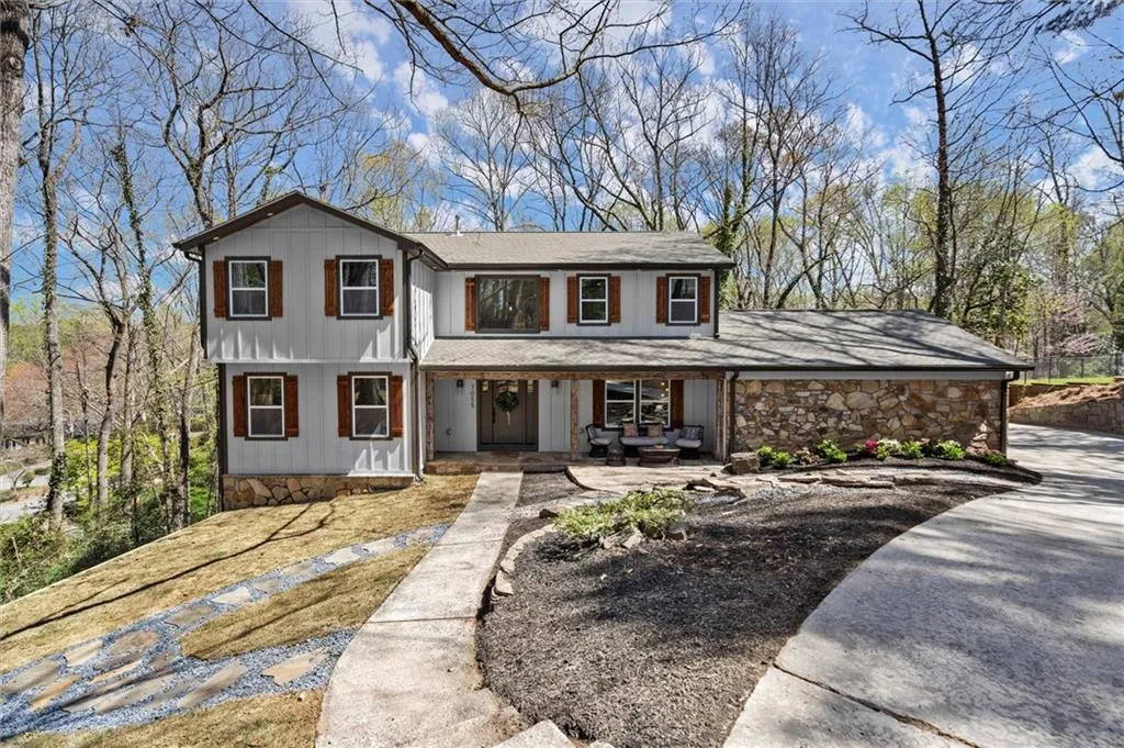 7055 Hunters Branch Drive, Atlanta, Georgia 30328, 6 Bedrooms Bedrooms, ,5 BathroomsBathrooms,Residential,Sold,7055 Hunters Branch Drive,7542957