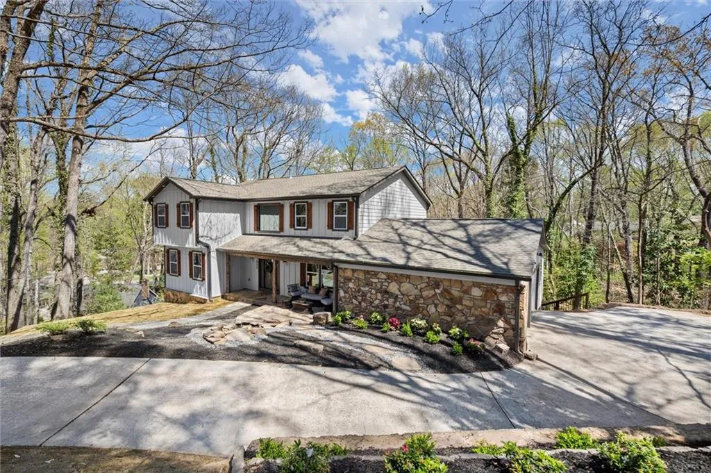 7055 Hunters Branch Drive, Atlanta, Georgia 30328, 6 Bedrooms Bedrooms, ,5 BathroomsBathrooms,Residential,Sold,7055 Hunters Branch Drive,7542957