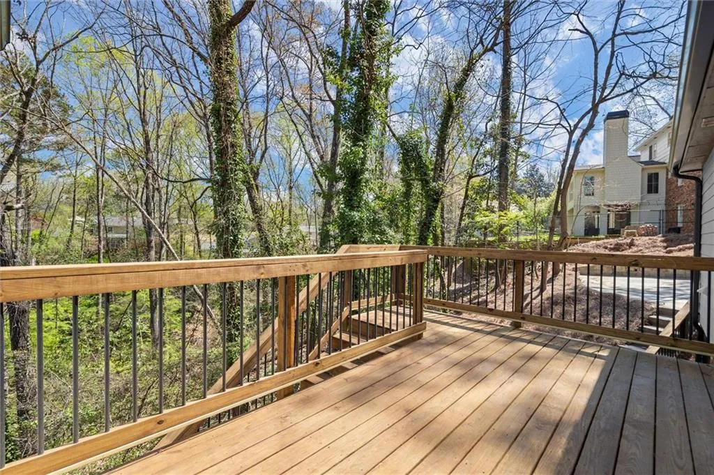 7055 Hunters Branch Drive, Atlanta, Georgia 30328, 6 Bedrooms Bedrooms, ,5 BathroomsBathrooms,Residential,Sold,7055 Hunters Branch Drive,7542957