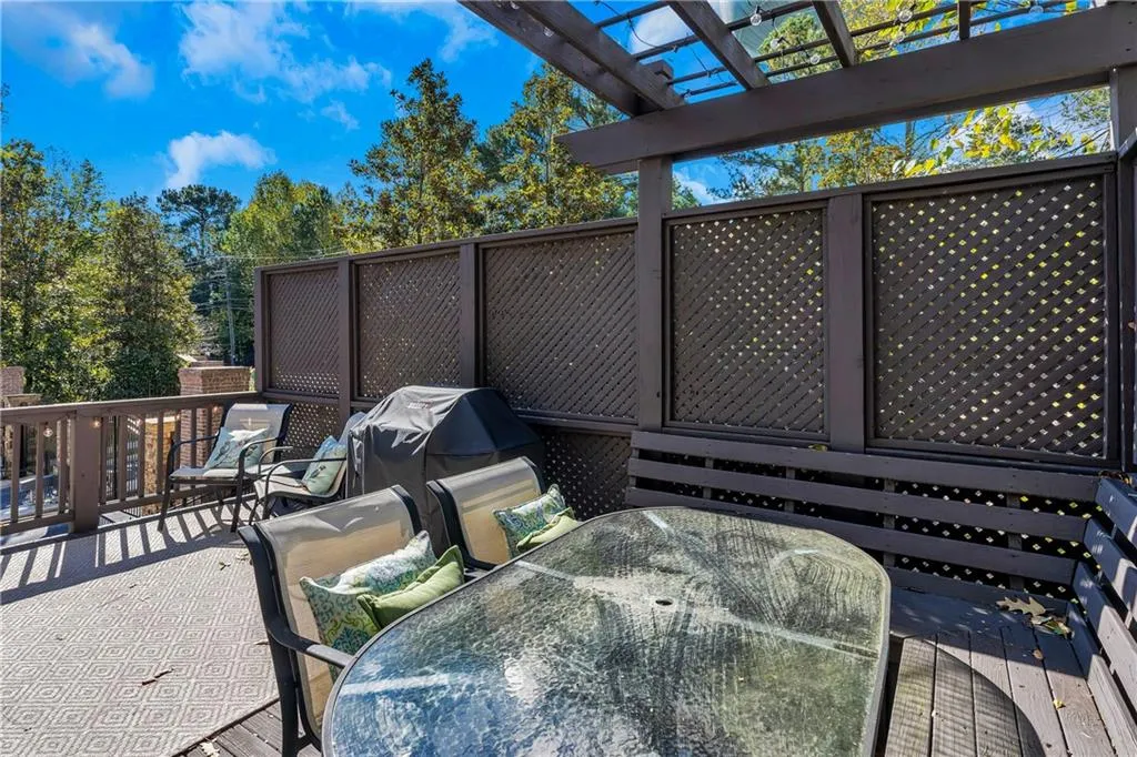 7989 Magnolia Square, Sandy Springs, Georgia 30350, 5 Bedrooms Bedrooms, ,3 BathroomsBathrooms,Residential,Sold,7989 Magnolia Square,6803085