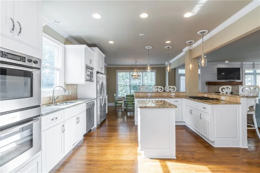 7989 Magnolia Square, Sandy Springs, Georgia 30350, 5 Bedrooms Bedrooms, ,3 BathroomsBathrooms,Residential,Sold,7989 Magnolia Square,6803085