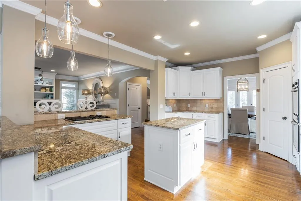 7989 Magnolia Square, Sandy Springs, Georgia 30350, 5 Bedrooms Bedrooms, ,3 BathroomsBathrooms,Residential,Sold,7989 Magnolia Square,6803085