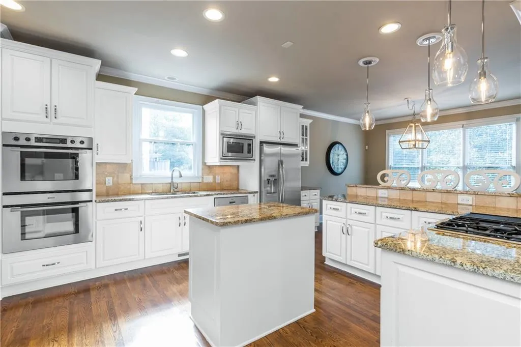 7989 Magnolia Square, Sandy Springs, Georgia 30350, 5 Bedrooms Bedrooms, ,3 BathroomsBathrooms,Residential,Sold,7989 Magnolia Square,6803085