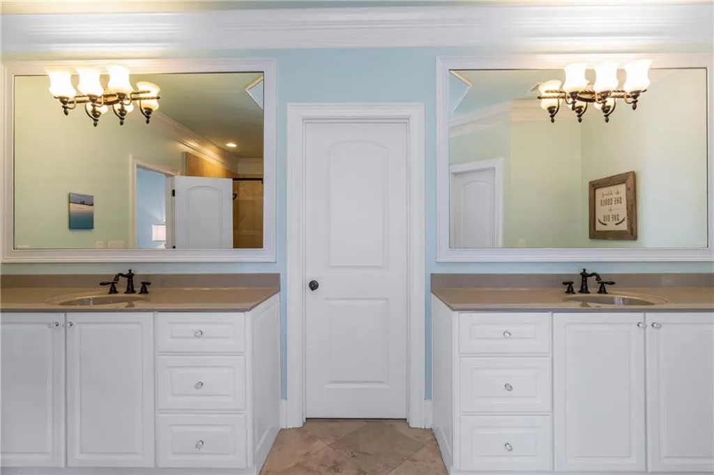 7989 Magnolia Square, Sandy Springs, Georgia 30350, 5 Bedrooms Bedrooms, ,3 BathroomsBathrooms,Residential,Sold,7989 Magnolia Square,6803085