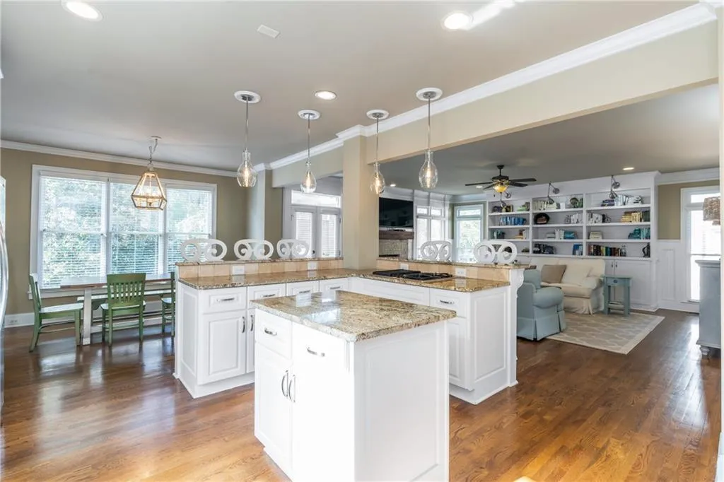 7989 Magnolia Square, Sandy Springs, Georgia 30350, 5 Bedrooms Bedrooms, ,3 BathroomsBathrooms,Residential,Sold,7989 Magnolia Square,6803085