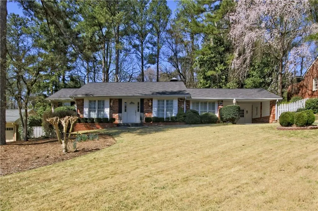 5930 Greenbrier Road, Sandy Springs, Georgia 30328, 3 Bedrooms Bedrooms, ,2 BathroomsBathrooms,Residential,Sold,5930 Greenbrier Road,5662005