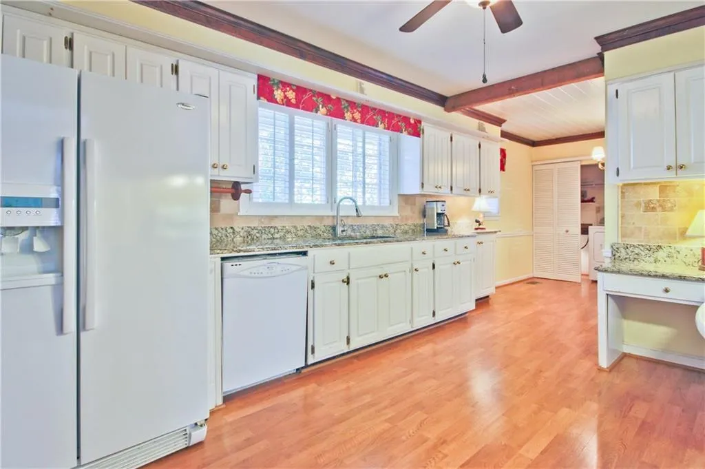 5930 Greenbrier Road, Sandy Springs, Georgia 30328, 3 Bedrooms Bedrooms, ,2 BathroomsBathrooms,Residential,Sold,5930 Greenbrier Road,5662005