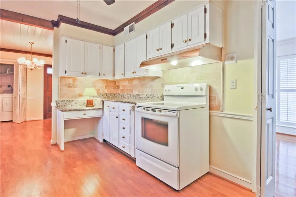 5930 Greenbrier Road, Sandy Springs, Georgia 30328, 3 Bedrooms Bedrooms, ,2 BathroomsBathrooms,Residential,Sold,5930 Greenbrier Road,5662005