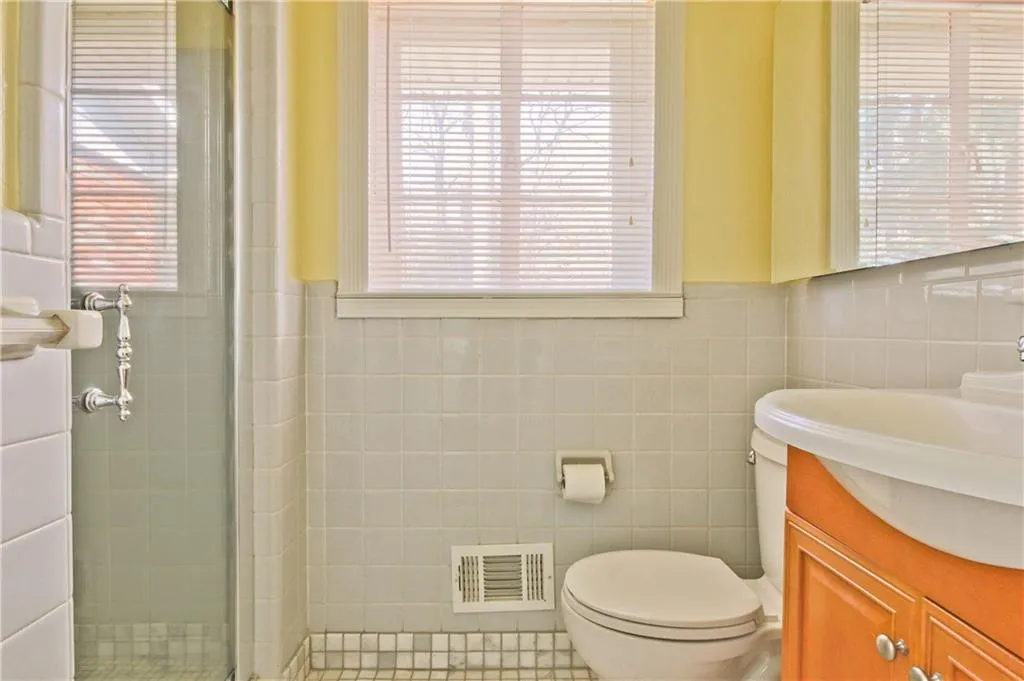 5930 Greenbrier Road, Sandy Springs, Georgia 30328, 3 Bedrooms Bedrooms, ,2 BathroomsBathrooms,Residential,Sold,5930 Greenbrier Road,5662005