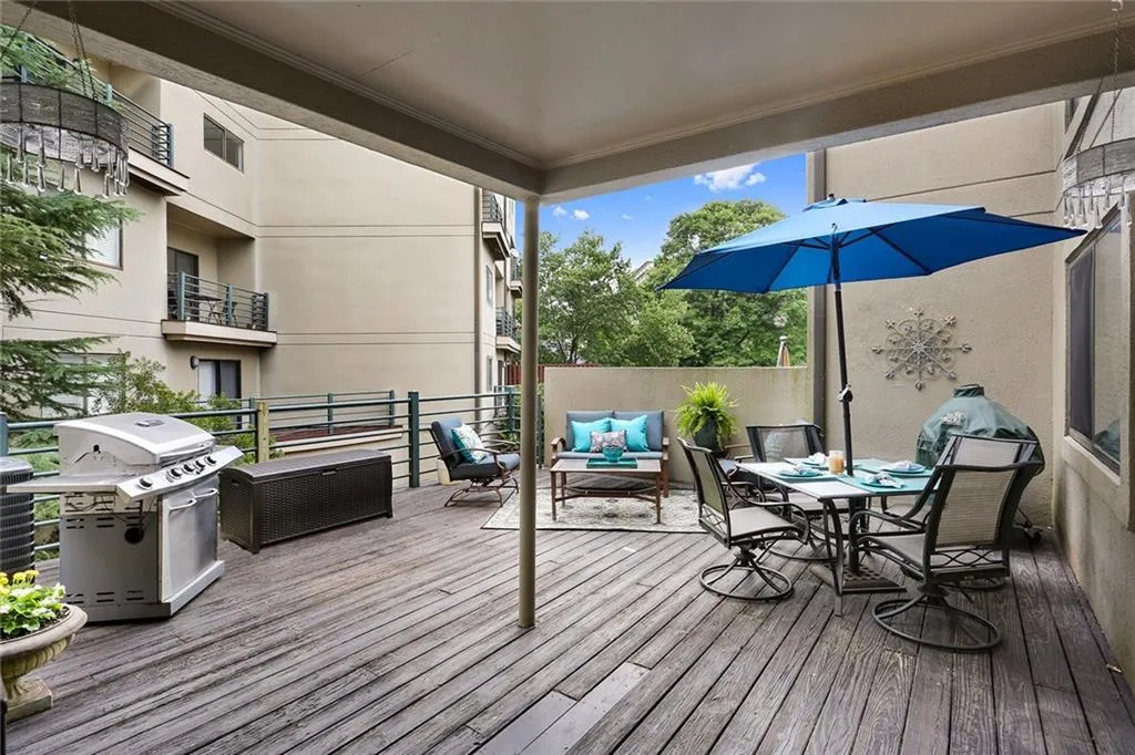 67 25th Street Nw Unit 8, Atlanta, Georgia 30309, 2 Bedrooms Bedrooms, ,2 BathroomsBathrooms,Residential,Sold,67 25th Street Nw Unit 8,5702676