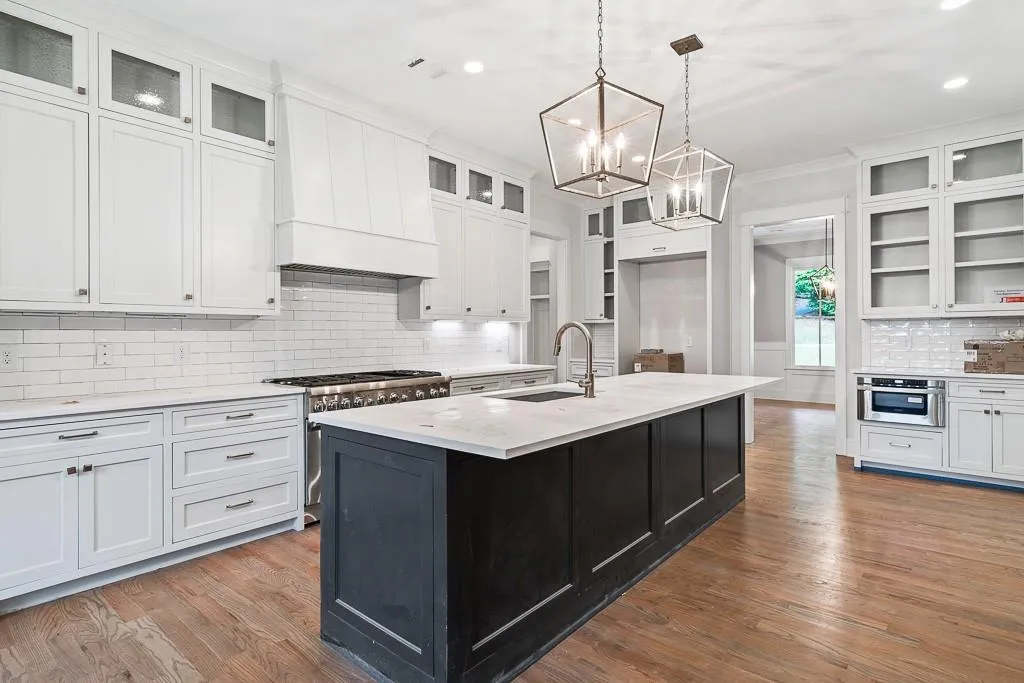 6485 Bridgewood Valley Road, Sandy Springs, Georgia 30328, 5 Bedrooms Bedrooms, ,4 BathroomsBathrooms,Residential,Sold,6485 Bridgewood Valley Road,6630897