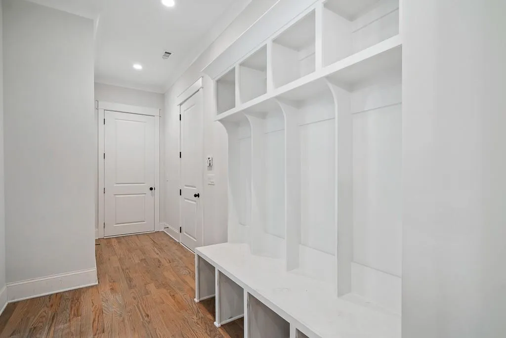 6485 Bridgewood Valley Road, Sandy Springs, Georgia 30328, 5 Bedrooms Bedrooms, ,4 BathroomsBathrooms,Residential,Sold,6485 Bridgewood Valley Road,6630897