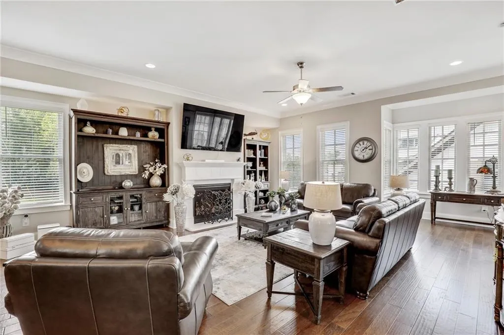 6626 Sterling Drive, Sandy Springs, Georgia 30328, 3 Bedrooms Bedrooms, ,3 BathroomsBathrooms,Residential,Sold,6626 Sterling Drive,6936742