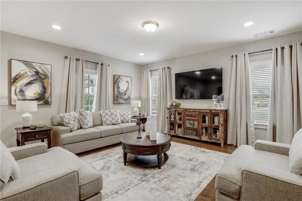 6626 Sterling Drive, Sandy Springs, Georgia 30328, 3 Bedrooms Bedrooms, ,3 BathroomsBathrooms,Residential,Sold,6626 Sterling Drive,6936742