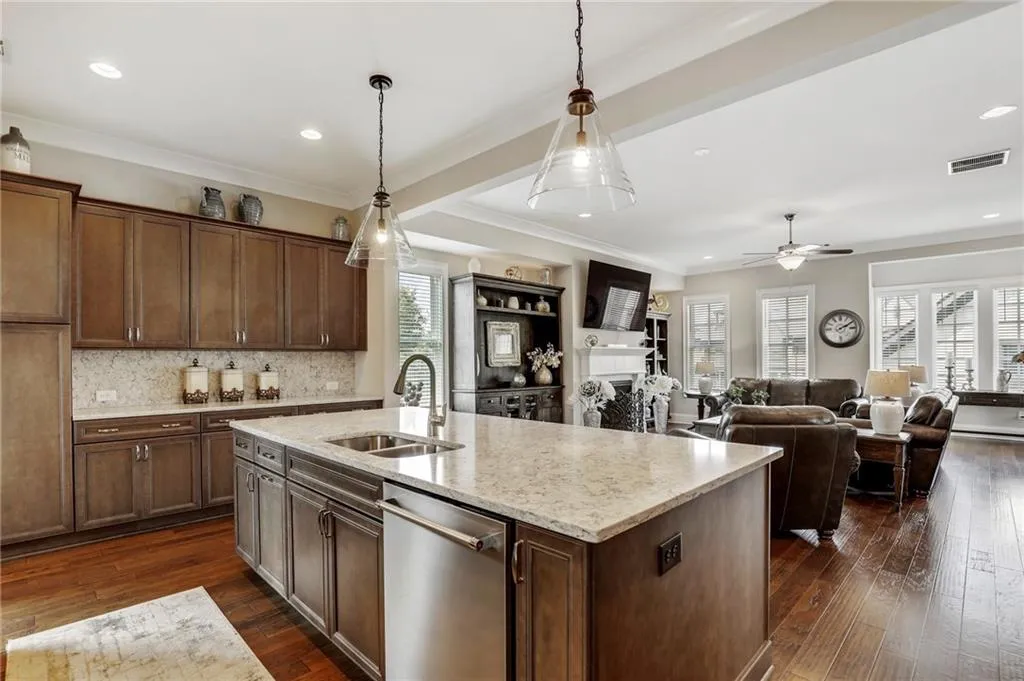 6626 Sterling Drive, Sandy Springs, Georgia 30328, 3 Bedrooms Bedrooms, ,3 BathroomsBathrooms,Residential,Sold,6626 Sterling Drive,6936742
