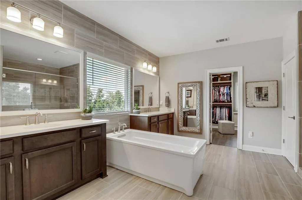 6626 Sterling Drive, Sandy Springs, Georgia 30328, 3 Bedrooms Bedrooms, ,3 BathroomsBathrooms,Residential,Sold,6626 Sterling Drive,6936742