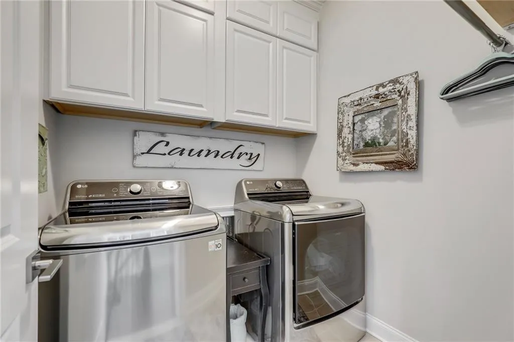 6626 Sterling Drive, Sandy Springs, Georgia 30328, 3 Bedrooms Bedrooms, ,3 BathroomsBathrooms,Residential,Sold,6626 Sterling Drive,6936742