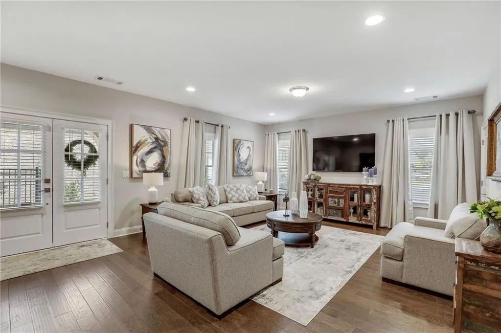 6626 Sterling Drive, Sandy Springs, Georgia 30328, 3 Bedrooms Bedrooms, ,3 BathroomsBathrooms,Residential,Sold,6626 Sterling Drive,6936742