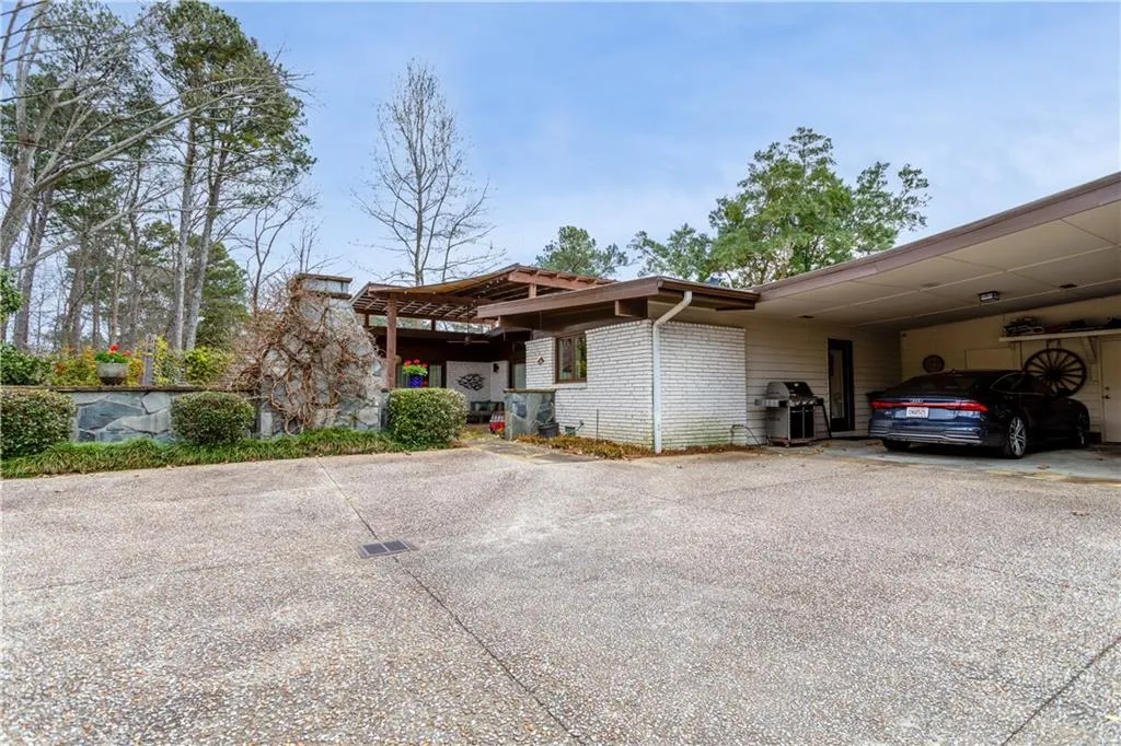 360 Elden Drive, Sandy Springs, Georgia 30342, 4 Bedrooms Bedrooms, ,3 BathroomsBathrooms,Residential,Sold,360 Elden Drive,6854461